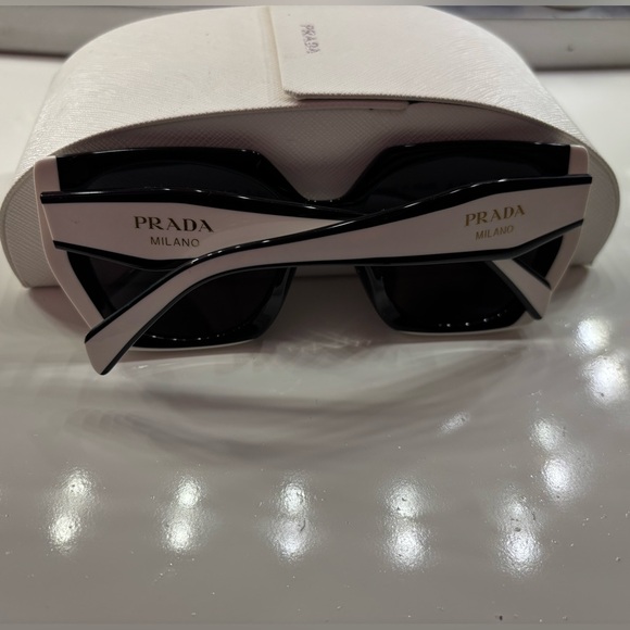 PRADA sunglasses - Picture 3 of 4